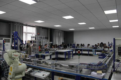 2022年,36歲設計師失業(yè)8個月雨中舉牌 不想送外賣,如今怎樣